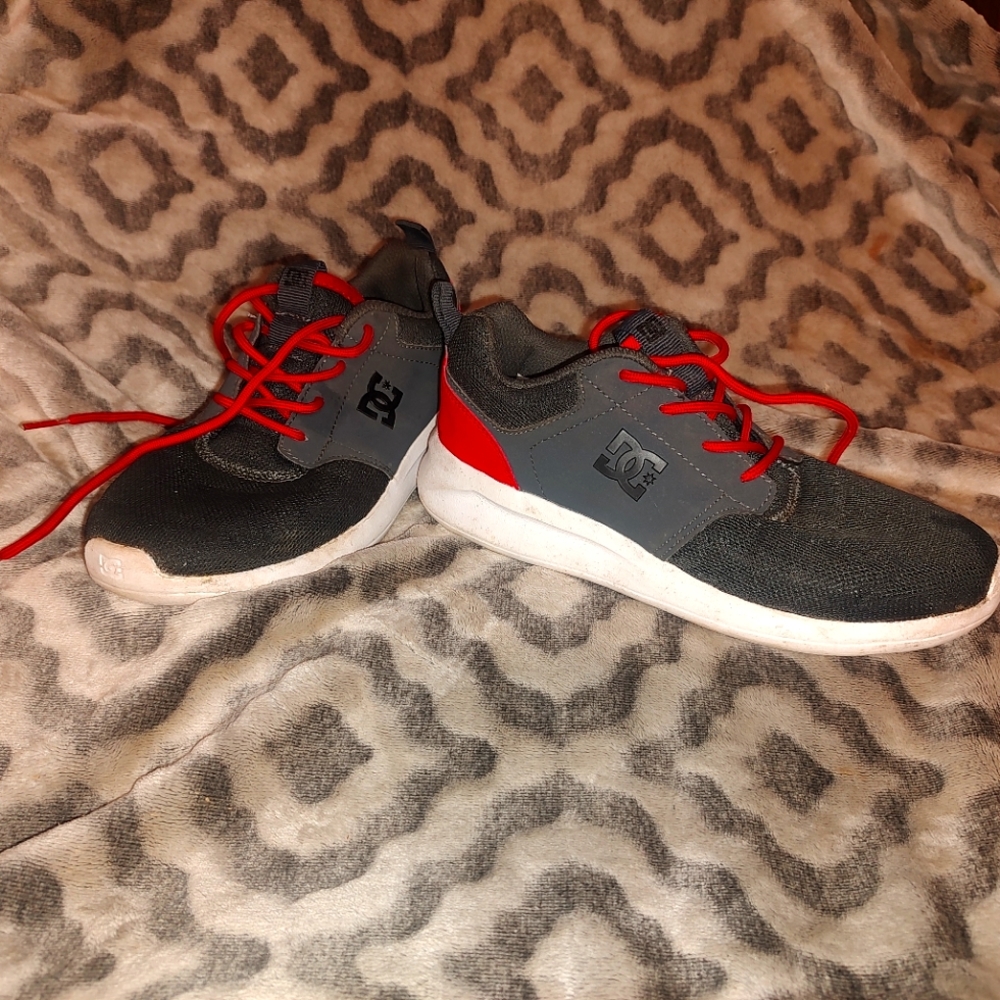 Official DC sneakers with athletic tags with production date (April 17 HX )3y